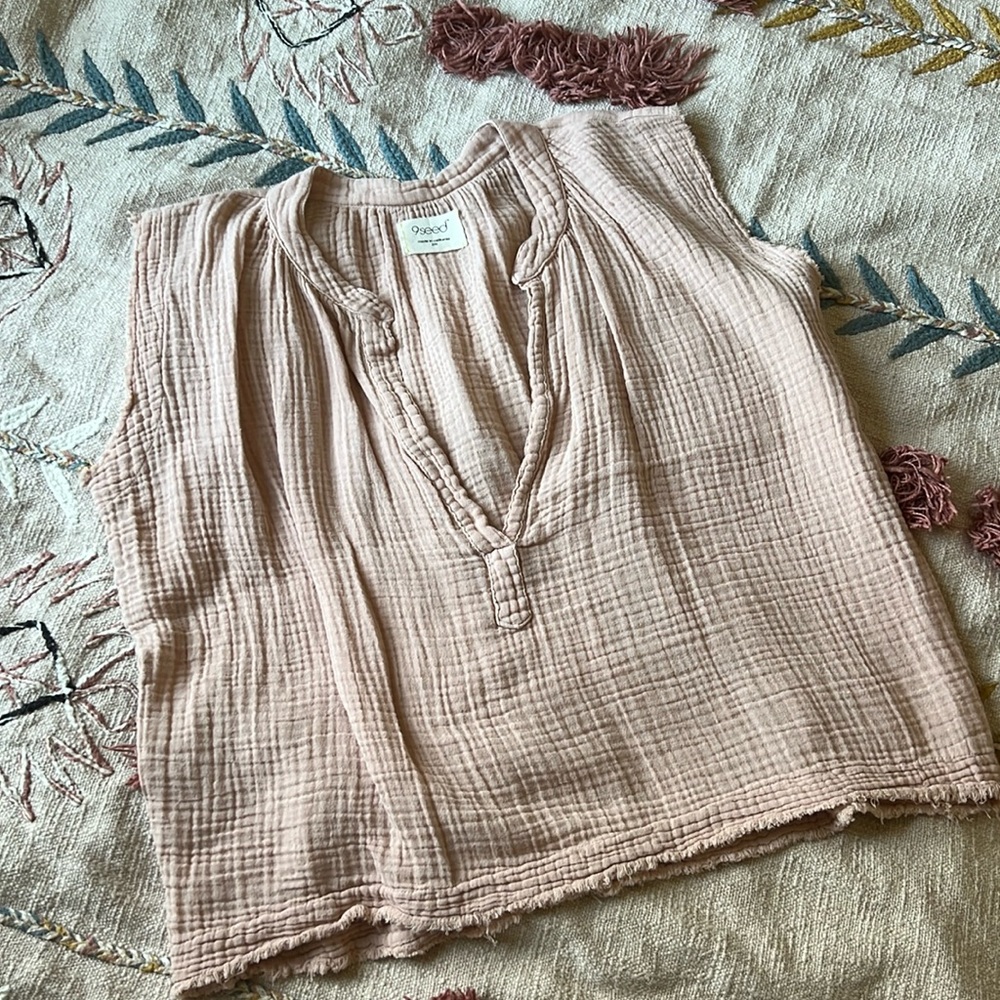 9 Seed 100% gauzy cotton sleeveless top. Beautiful pink. Flowy and comfortable.